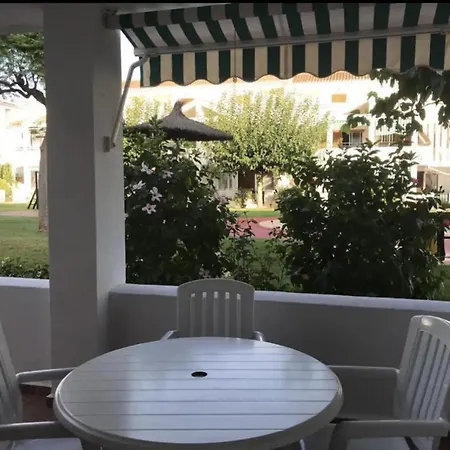 Bajo Con Piscina Y Jardin En *