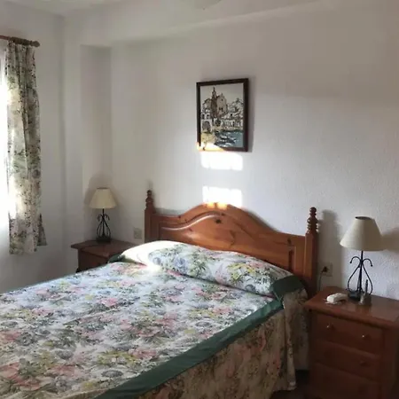 Bajo Con Piscina Y Jardin En