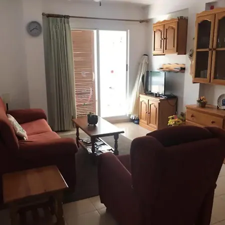 Apartamento Bajo Con Piscina Y Jardin En *